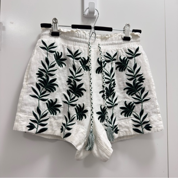 House of Harlow 1960 White Shorts with Green Leaf Embroidery - Picture 7 of 10